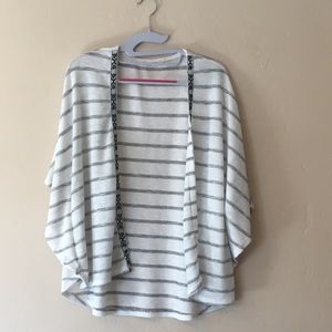 Le Lis shawl sweater